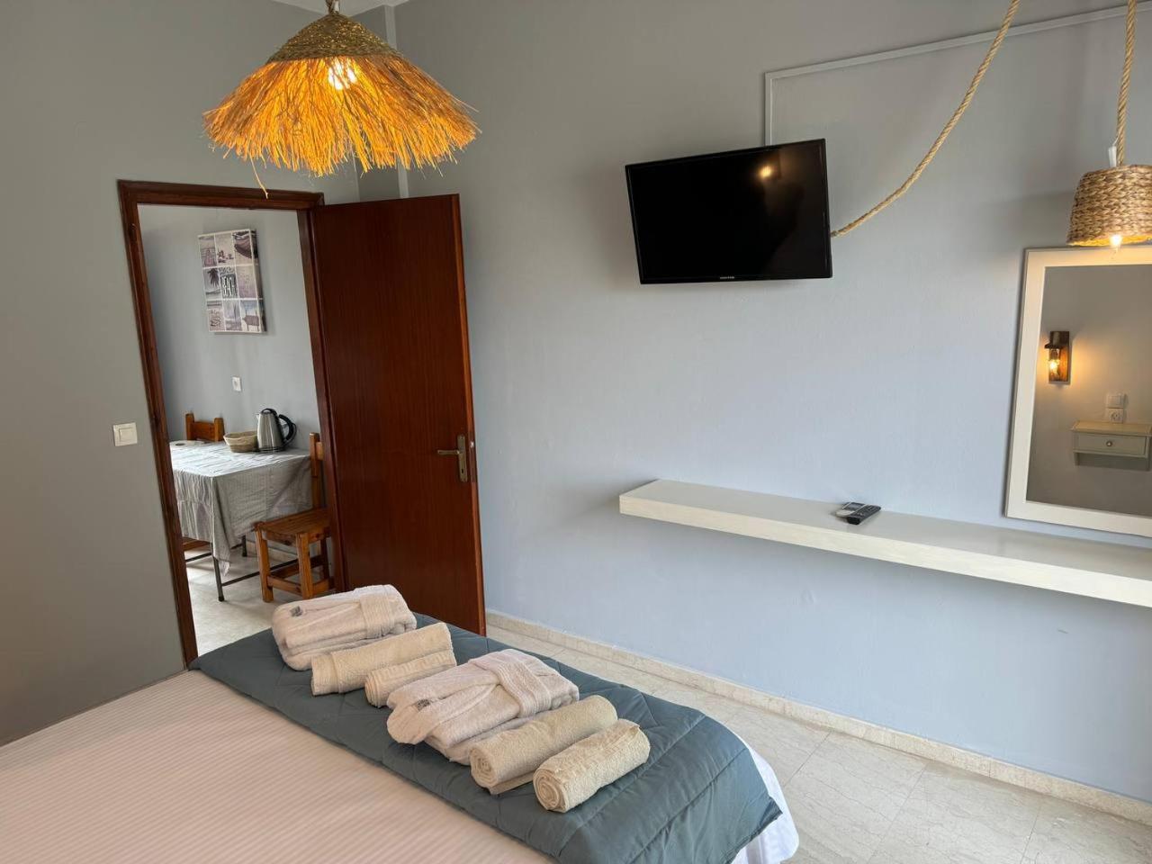 The 3 Little Pigs Apartments Sidárion Extérieur photo